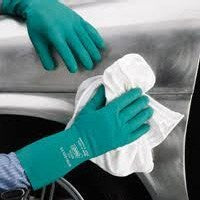 Best® Manufacturing Nitri-Solve® 13” Green 11 Mil Chemical Resistant Unsupported Nitrile Gloves in Use 