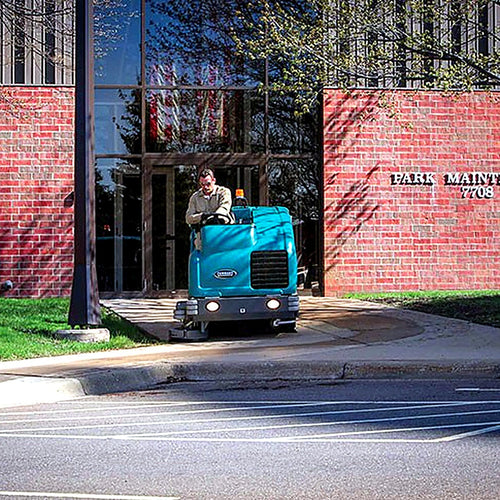 Cleaning an Outdoor Sidewalk with the Tennant T20 Industrial Floor Scrubber Thumbnail