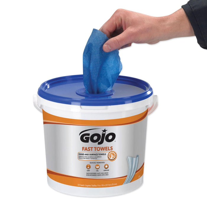 Dispensing a Gojo Fast Towels Hand and Surface Cleaning Towel
