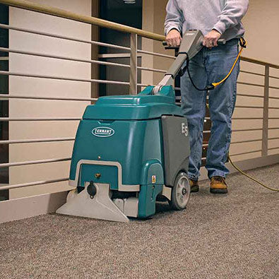 Tennant® E5 Carpet Extractor in Use in Hallway