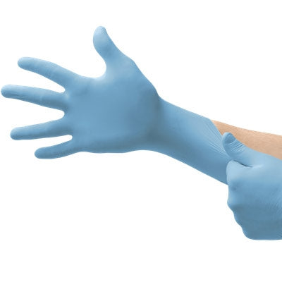 Safety Zone® Blue 4.25 Mil Food & Exam Grade Powder-Free Nitrile Gloves in Use
